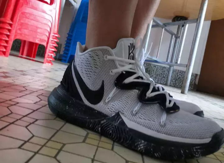 Giày Nike Kyrie 5 'Oreo' AO2918-100 - Ảnh 4