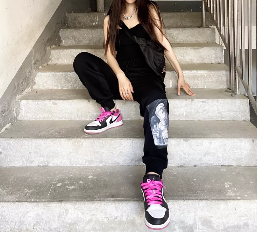 Giày Nike Air Jordan 1 Low GS 'Black Active Fuchsia' CT1564-005 - Ảnh 10