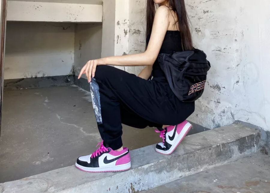 Giày Nike Air Jordan 1 Low GS 'Black Active Fuchsia' CT1564-005 - Ảnh 12
