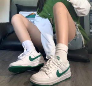 Alternative view of Giày Nike Wmns Dunk Low 'White Lucky Green' DD1503-112