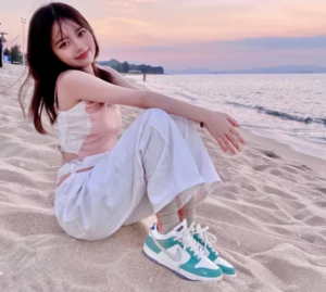 Alternative view of Giày Nike Kasina x Dunk Low 'Road Sign' CZ6501-101