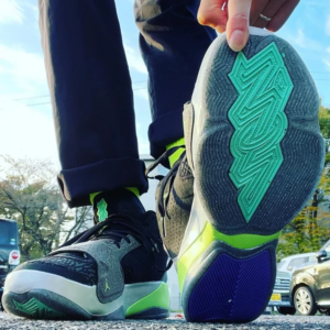 Giay Nike Zion 2 PF 'Holographic' DV0550-030