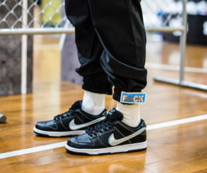 Alternative view of Giày Nike Diamond Supply Co. x Dunk Low Pro SB 'Black Diamond' BV1310-001