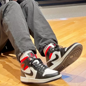 Alternative view of Giày Nike Air Jordan 1 Mid 'Black Sail Gym Red' BQ6472-061