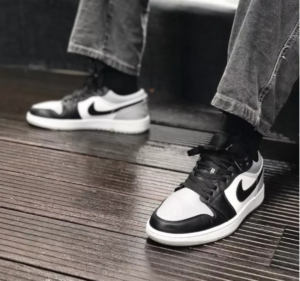 Alternative view of Giày Nike Air Jordan 1 Low 'Shadow Toe' 553558-052