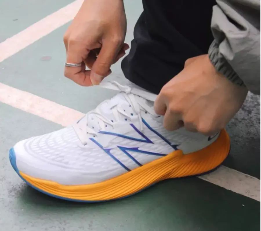 Alternative view of Giày New Balance FuelCell Prism V2 'White Purple' WFCPZLV2
