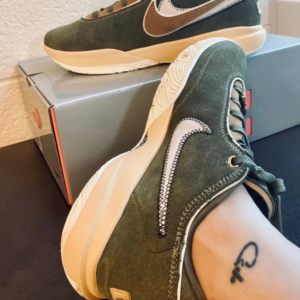 Giay Nike LeBron 20 'Olive Green' DV1190-901