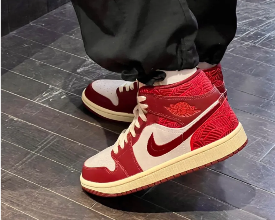 Giay Nike Air Jordan 1 Mid SE 'Tiki Leaf Team Red' DZ2820-601