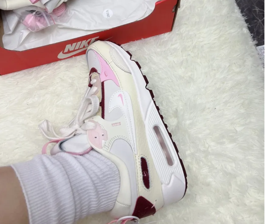Giay Nike Air Max 90 Futura 'Valentine's Day' FD4615-111