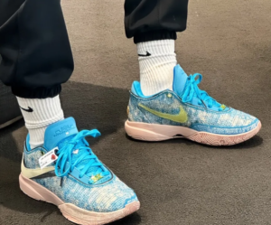 Giay Nike LeBron XX ASW EP 'Blue Lightning Coconut Milk' DV1192-400