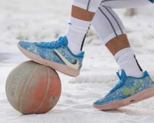 Giay Nike LeBron XX ASW EP 'Blue Lightning Coconut Milk' DV1192-400