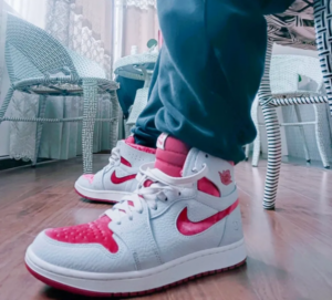 Giay Nike Air Jordan 1 High Zoom Air CMFT 2 'Valentine's Day' DV1304-106