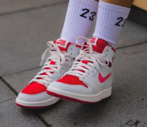 Giay Nike Air Jordan 1 High Zoom Air CMFT 2 'Valentine's Day' DV1304-106