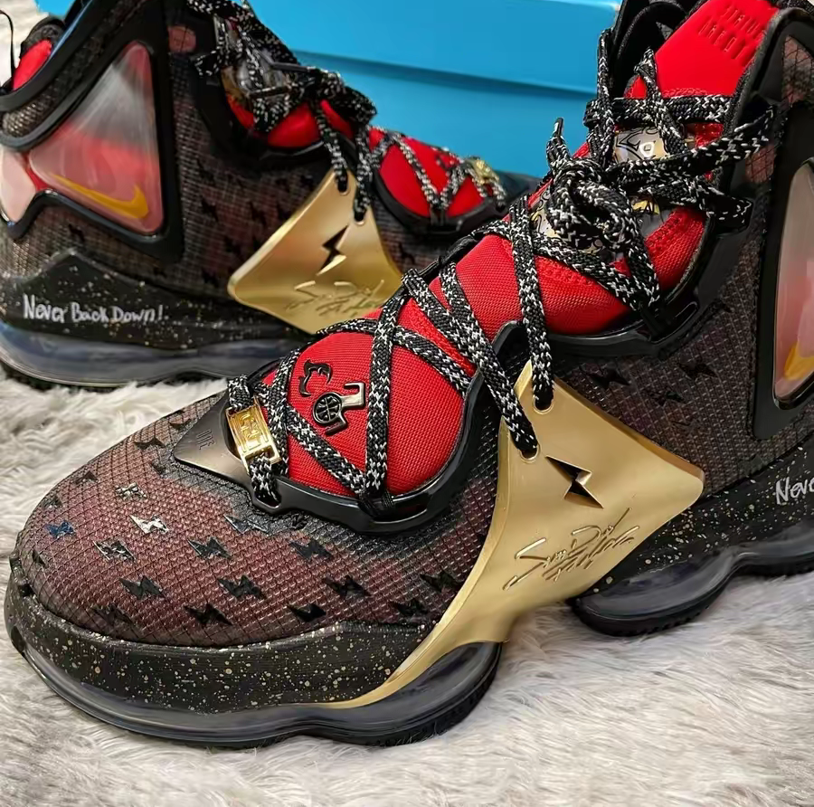 Giay Nike LeBron 19 'Doernbecher' DR6255-001