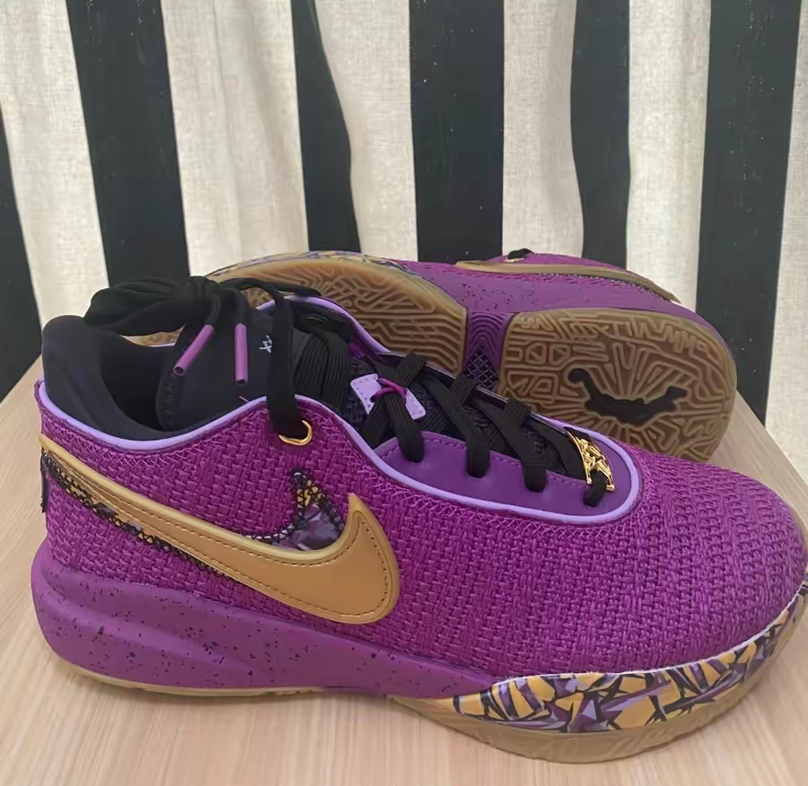 Giay Nike LeBron 20 GS 'Young Heirs' FD0207-500