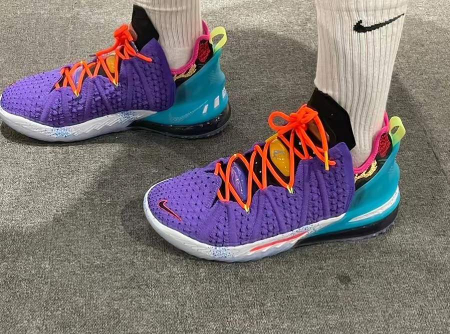 Giay Nike LeBron 18 'Best Of 10-18' DM2813-500