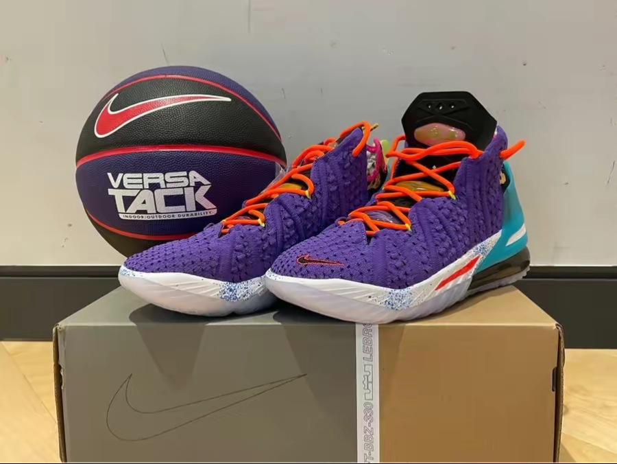 Giay Nike LeBron 18 'Best Of 10-18' DM2813-500