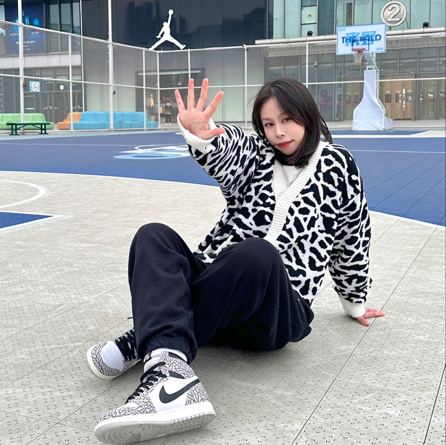 Giay Nike Air Jordan 1 GS Retro High OG 'White Cement' FD1437-052