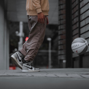 Giay Nike Air Jordan 1 Retro High OG 'White Cement' DZ5485-052