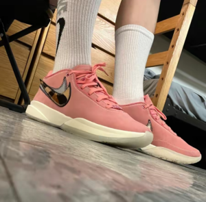 Giay Nike LeBron 20 'South Beast' DQ3828-900