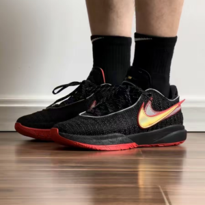 Giay Nike LeBron 20 GS 'Trinity' DQ8651-001