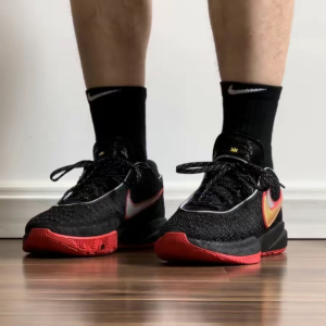 Giay Nike LeBron 20 GS 'Trinity' DQ8651-001