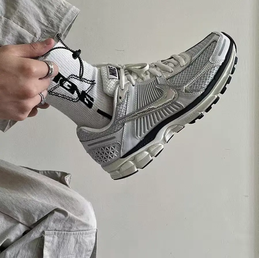 Giay Nike Air Zoom Vomero 5 'Photon Dust Metallic Silver' FD0884-025