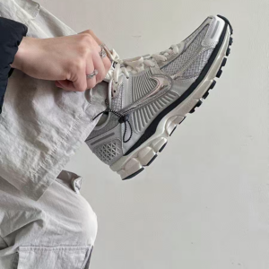 Giay Nike Air Zoom Vomero 5 'Photon Dust Metallic Silver' FD0884-025