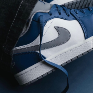 Giay Nike Air Jordan 1 Low GS 'True Blue Cement' 553560-412