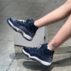Giay Nike Air Jordan 11 Retro 'Midnight Navy Velvet' AR0715-441