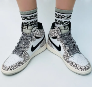 Giay Nike Air Jordan 1 GS Retro High OG 'White Cement' FD1437-052