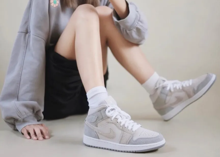 Giày Nike Air Jordan 1 Mid Wmns 'Particle Grey' DO7139-002 - Ảnh 6