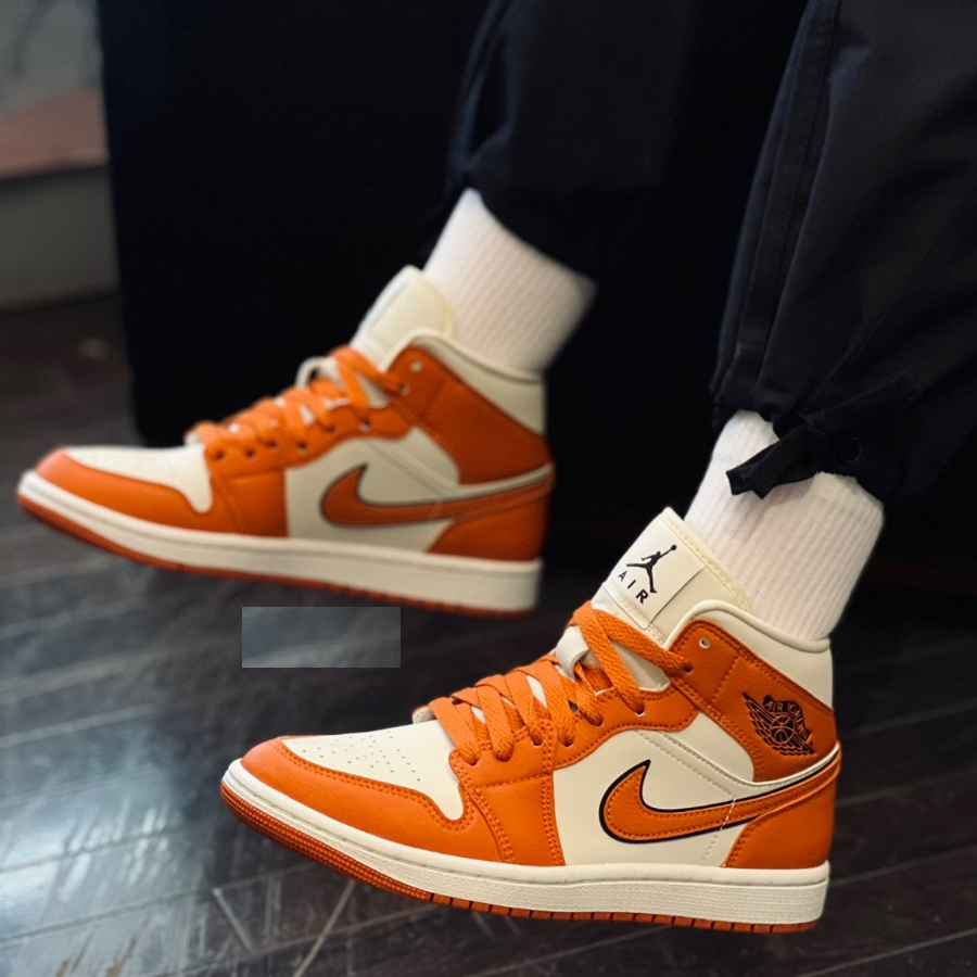 Giay Nike Air Jordan 1 Mid SE 'Sport Spice' DV1302-100