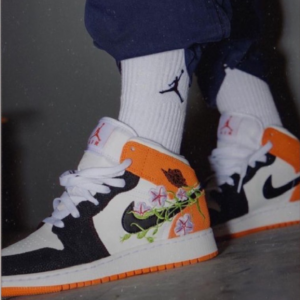 Giay Nike Air Jordan 1 Mid 'Floral' DQ8390-100