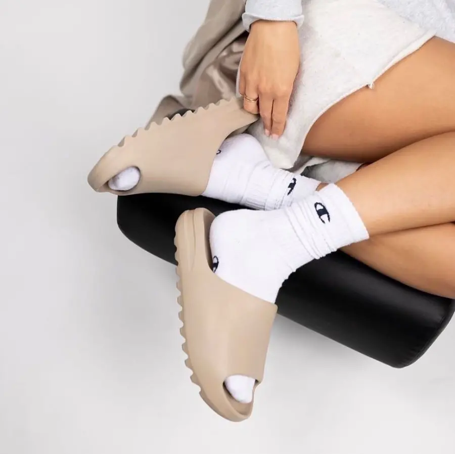 Alternative view of Dép Adidas Yeezy Slides 'Pure' GZ5554