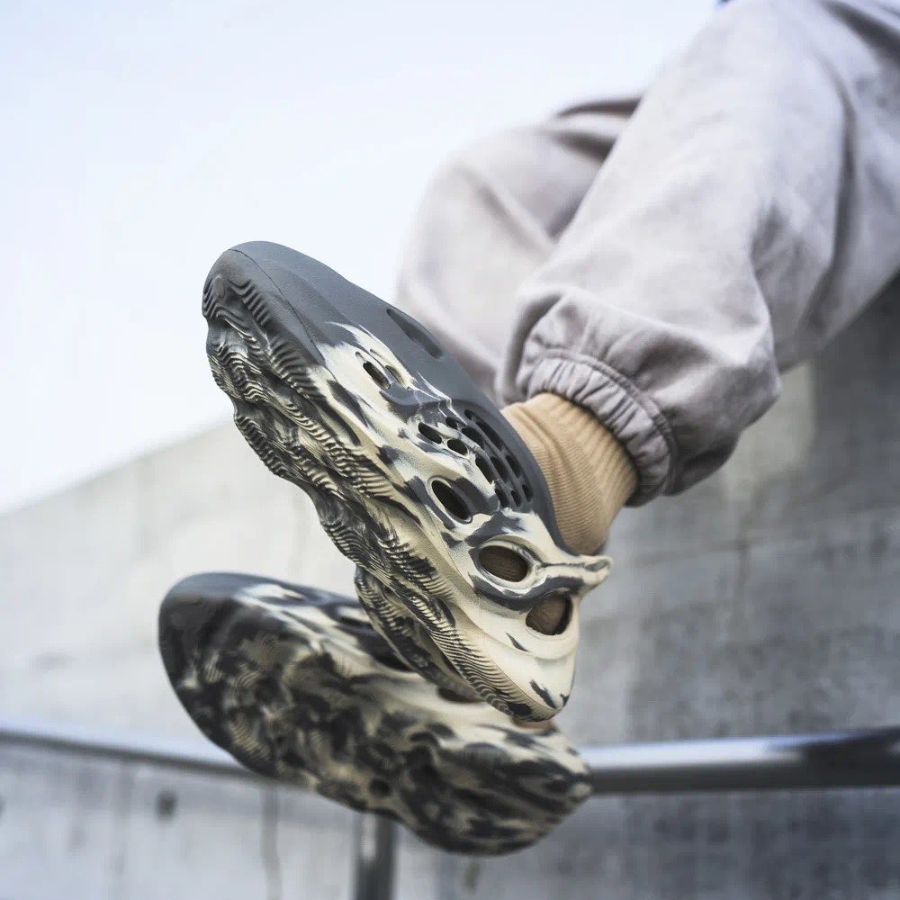 Dép Adidas Yeezy Foam RNNR MXT 'Moon Grey' GV7904 - Ảnh 4