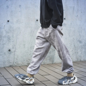 Alternative view of Dép Adidas Yeezy Foam RNNR MXT 'Moon Grey' GV7904