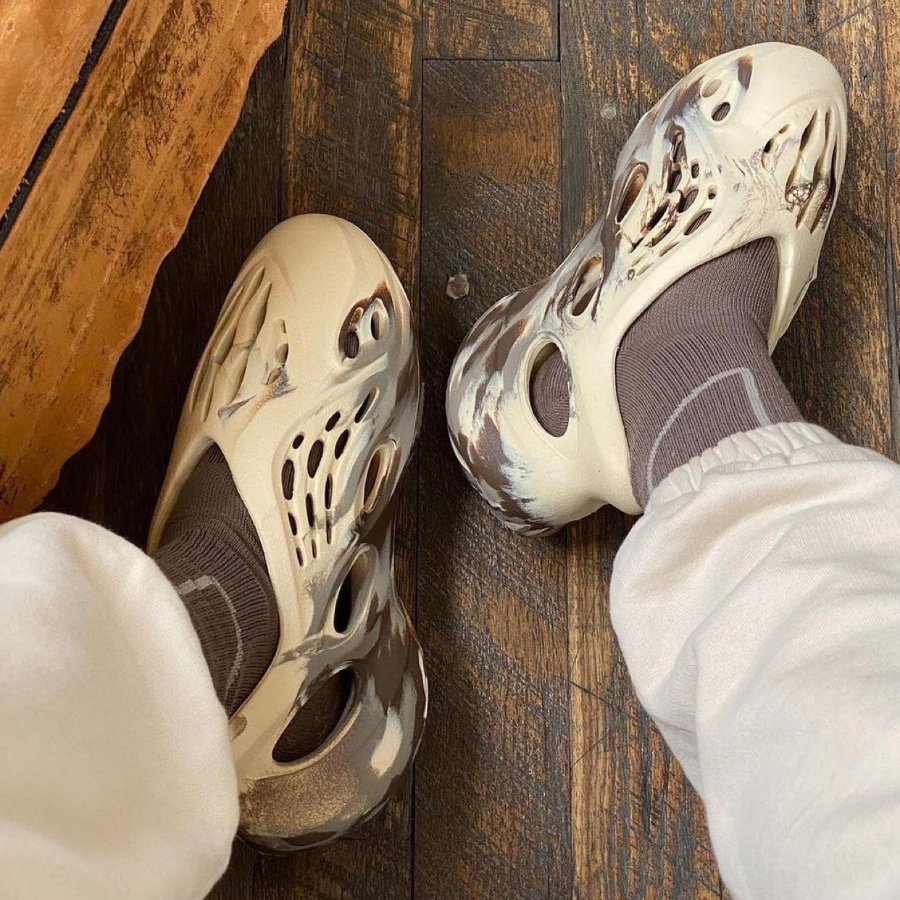 Dép Adidas Yeezy Foam Runner 'MX Cream Clay' GX8774 - Ảnh 6