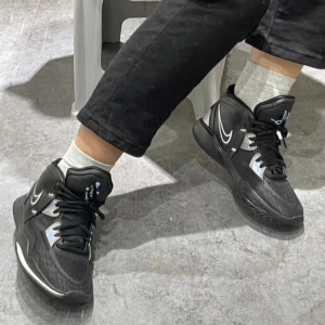 Giay Nike Kyrie Infinity GS 'Black Metallic Silver' DD0334-005