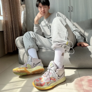 Alternative view of Giày Nike Kyrie 8 'Pyramid' DM0855-500