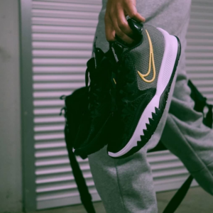 Alternative view of Giày Nike Kyrie Low 4 'Takashi' CZ0105-001