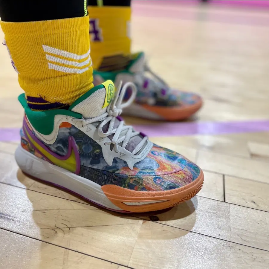 Giay Nike Kyrie 8 GO 'Circle Of Life' DQ8076-011