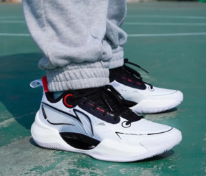 Giay Lining Ultra Light 2022 V2 'White' ABAT029-1