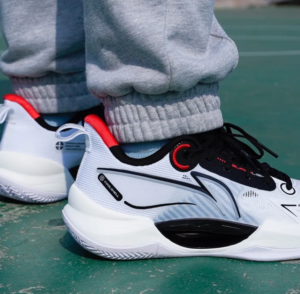 Giay Lining Ultra Light 2022 V2 'White' ABAT029-1