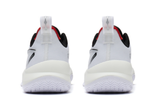 Giay Lining Ultra Light 2022 V2 'White' ABAT029-1