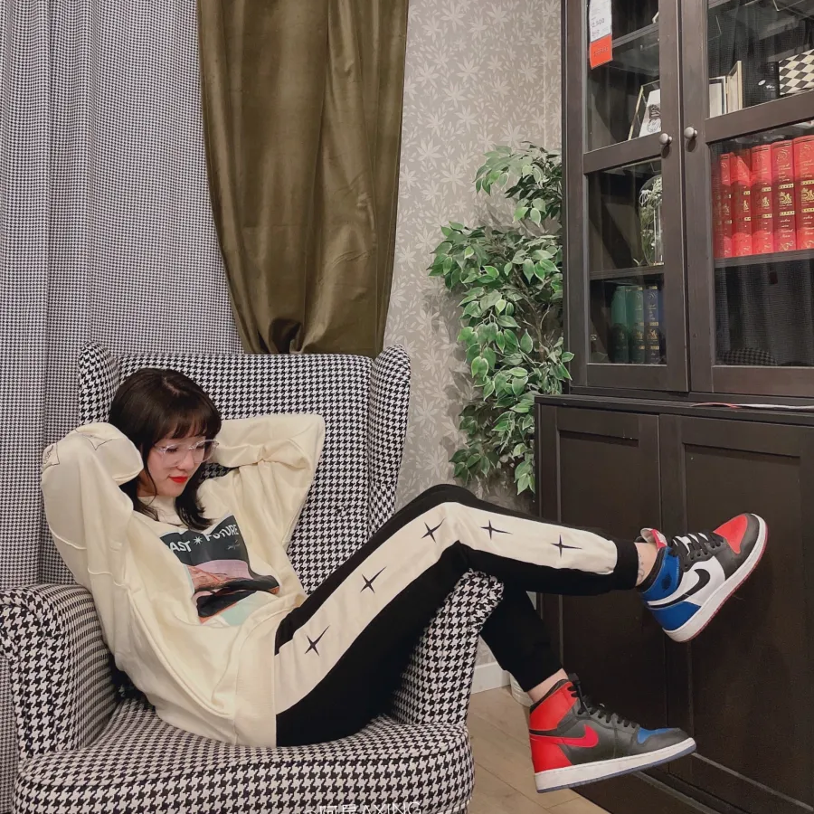 Giay Nike Air Jordan 1 Retro High OG BG 'Top 3' 575441-026