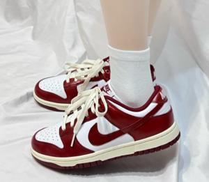 Giay Nike Dunk Low Premium 'Vintage Red' FJ4555-100
