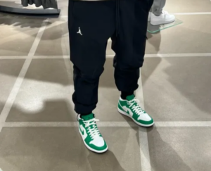 Giay Nike Air Jordan 1 Mid 'Lucky Green' DQ8426-301