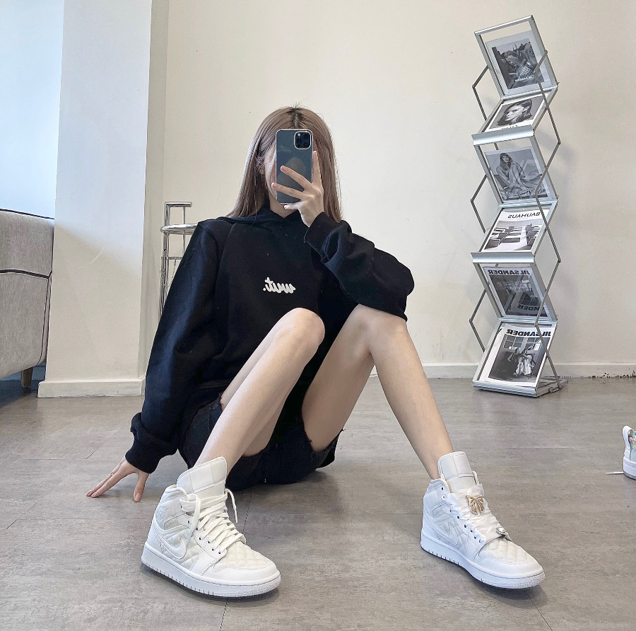 Giày Nike Wmns Air Jordan 1 Mid SE 'White Quilted' DB6078-100 - Ảnh 2