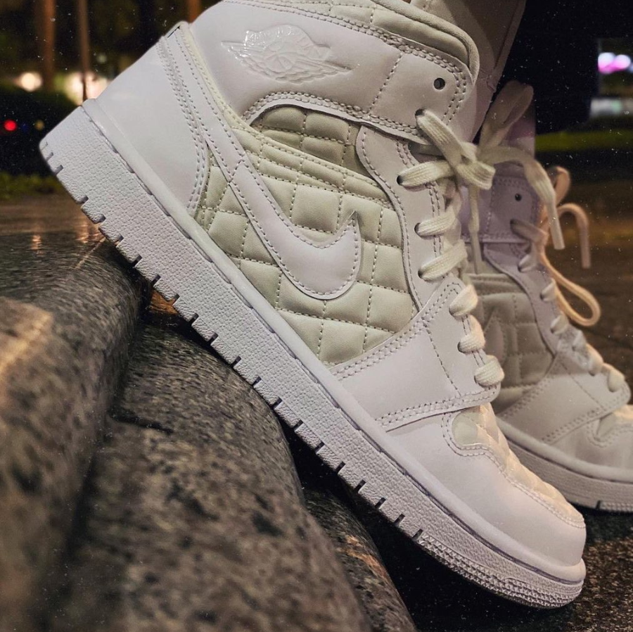 Giày Nike Wmns Air Jordan 1 Mid SE 'White Quilted' DB6078-100 - Ảnh 6